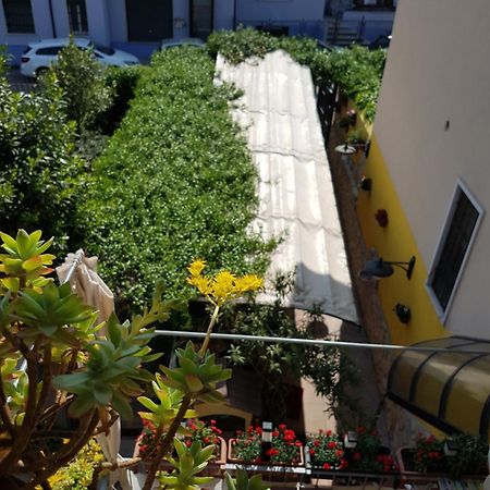 Dora Baltea Monolocale Primo Piano Mansarda Secondo Piano Verona Eksteriør billede