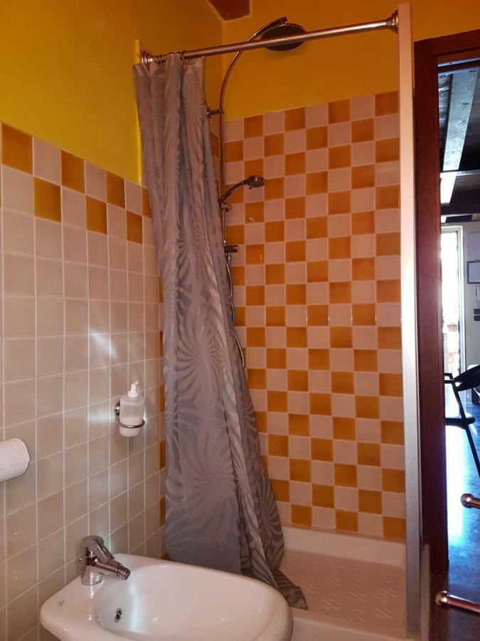 Dora Baltea Monolocale Primo Piano Mansarda Secondo Piano Verona Eksteriør billede