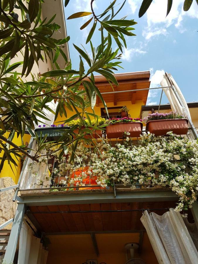 Dora Baltea Monolocale Primo Piano Mansarda Secondo Piano Verona Eksteriør billede