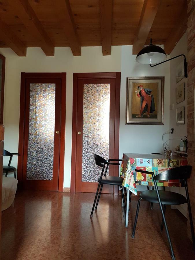 Dora Baltea Monolocale Primo Piano Mansarda Secondo Piano Verona Eksteriør billede