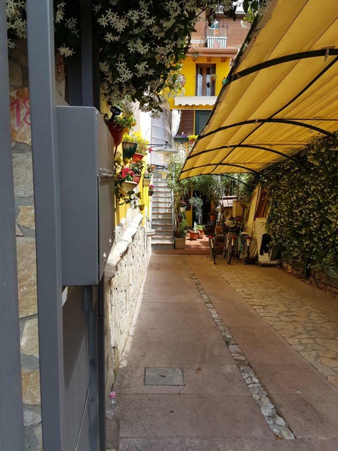 Dora Baltea Monolocale Primo Piano Mansarda Secondo Piano Verona Eksteriør billede
